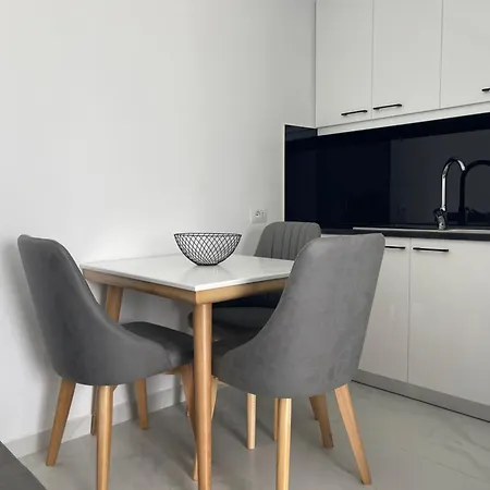 White House Dami * Sarandë